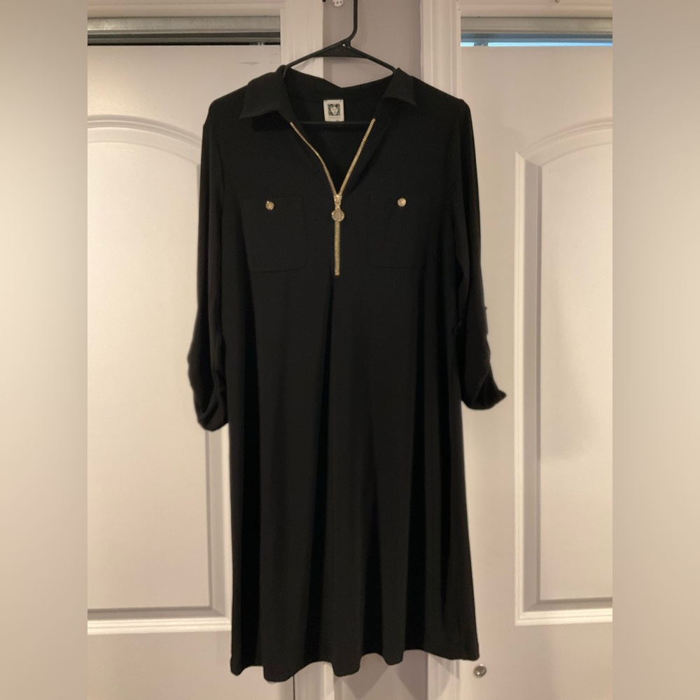 Very stylish and comfy black dress!